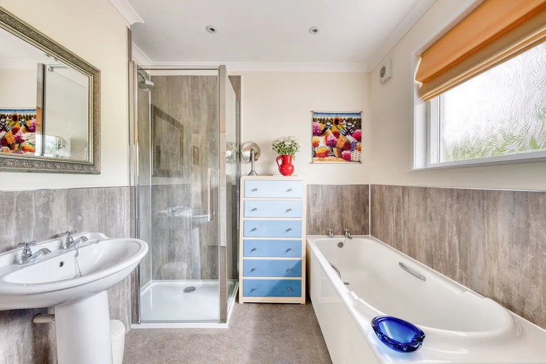 https://mr0.homeflow-assets.co.uk/files/photo/image/47819/2396/_x_/DSC_2162_HDR-69.jpg