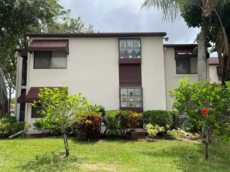 5068 Rose Hill Dr, Boynton Beach, FL 33437-1308
