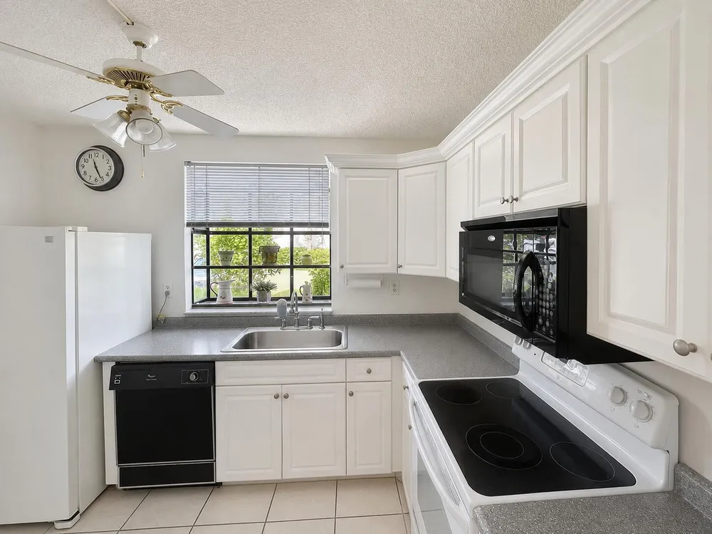 5068 Rose Hill Dr, Boynton Beach, FL 33437-1308