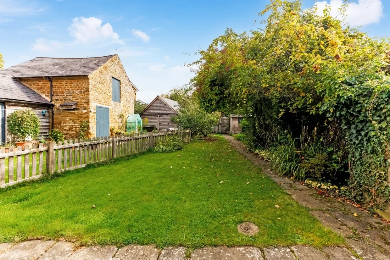 Wroxton Lane Horley OX15 photo 8