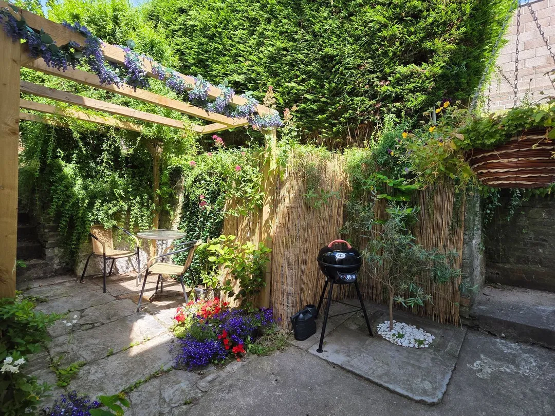 https://mr0.homeflow-assets.co.uk/files/photo/image/47827/7271/_x_/58176835.jpg