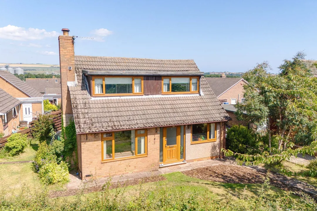 https://mr0.homeflow-assets.co.uk/files/photo/image/47827/7966/_x_/DJI_20260709113339_0622_D_HDR-86.jpg