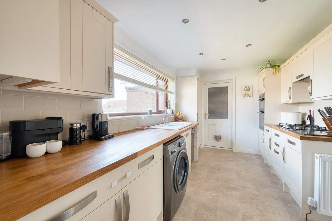 https://mr0.homeflow-assets.co.uk/files/photo/image/47827/7968/_x_/DSC_3433_HDR-11.jpg