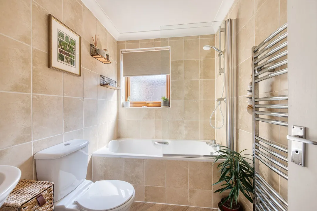 https://mr0.homeflow-assets.co.uk/files/photo/image/47827/8000/_x_/DSC_3408_HDR-7.jpg