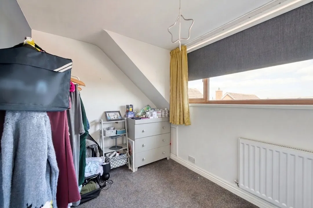 https://mr0.homeflow-assets.co.uk/files/photo/image/47827/8033/_x_/ai-enhanced-6a52056a24e1e.jpg