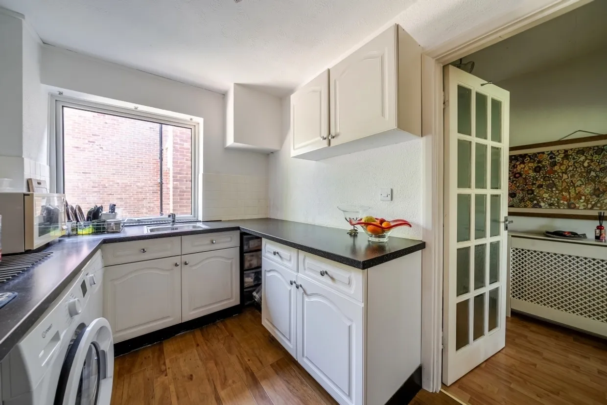 Bridgewater Road Weybridge KT13 photo 3