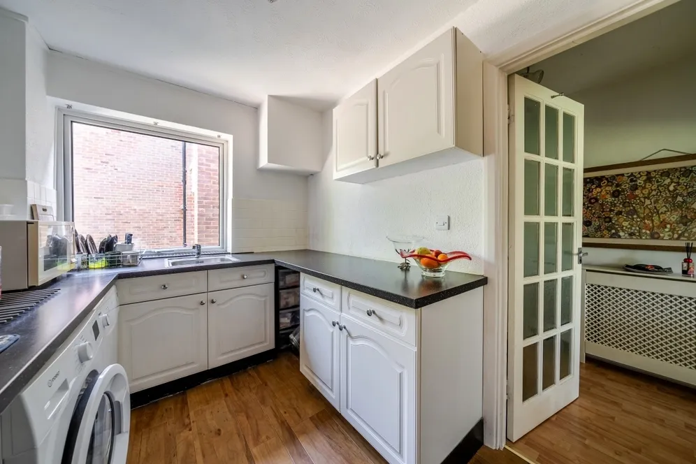 Bridgewater Road Weybridge KT13 photo 3