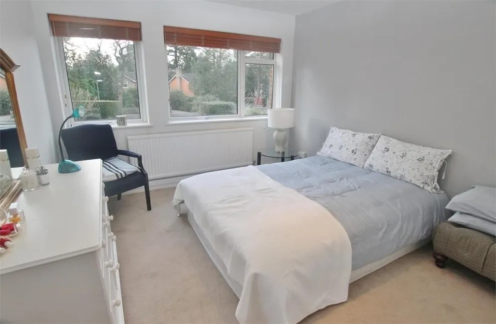 Bridgewater Road Weybridge KT13 photo 4