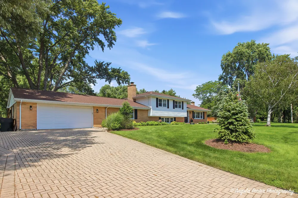 152 Foxwood Ln, Barrington, IL 60010