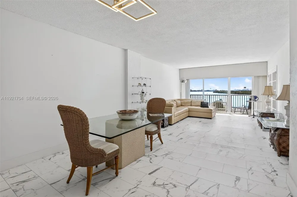 300 Bayview Dr, Sunny Isles Beach, FL 33160