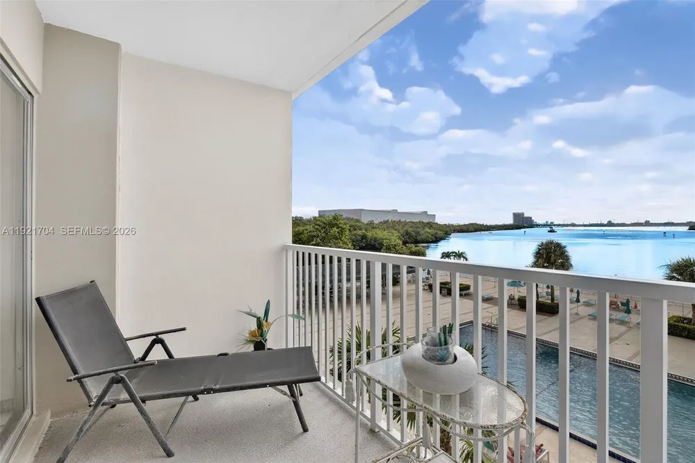 300 Bayview Dr, Sunny Isles Beach, FL 33160