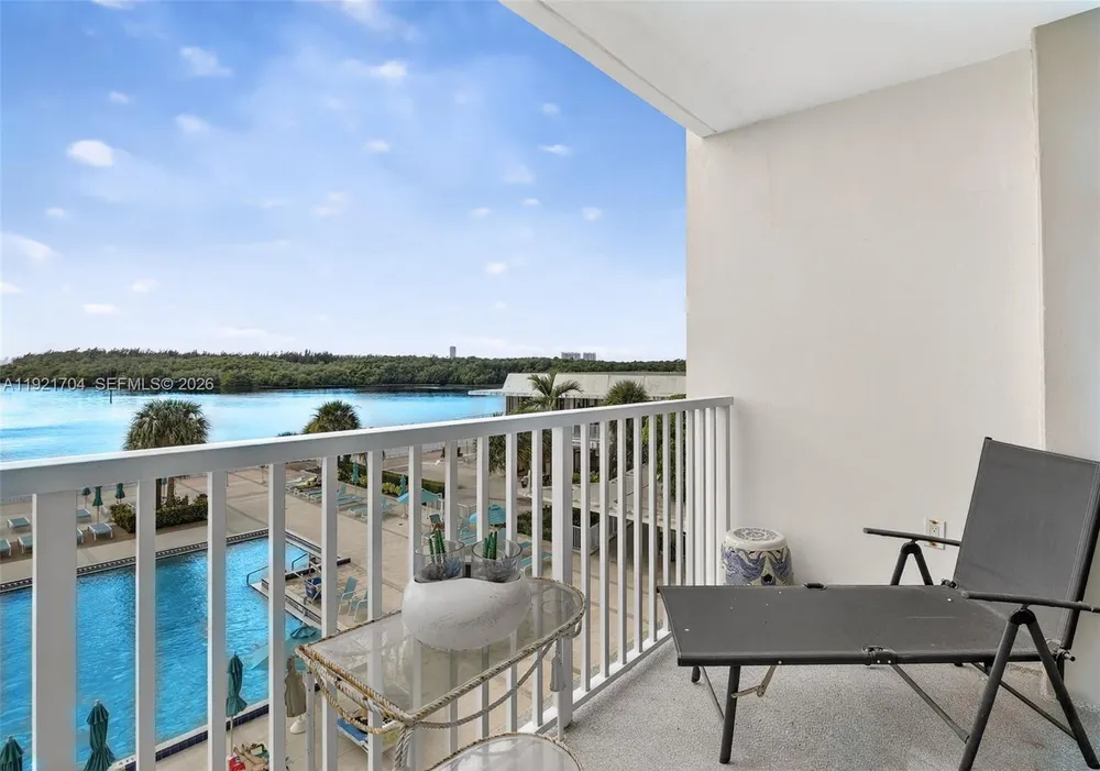 300 Bayview Dr, Sunny Isles Beach, FL 33160