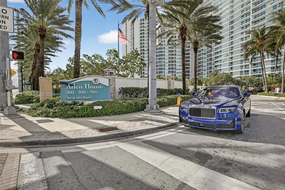 300 Bayview Dr, Sunny Isles Beach, FL 33160