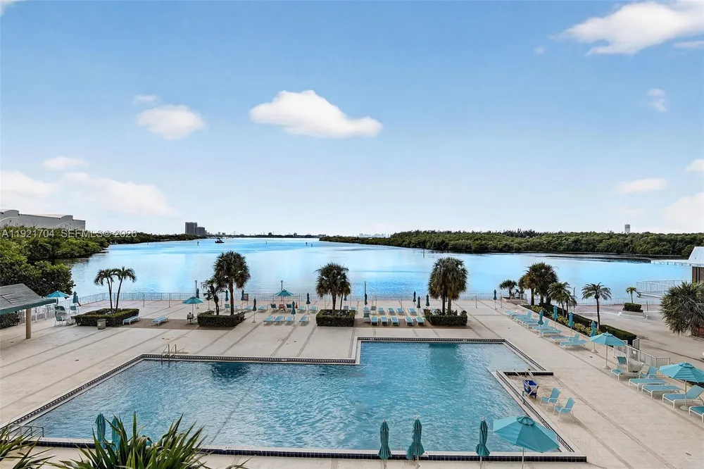 300 Bayview Dr, Sunny Isles Beach, FL 33160