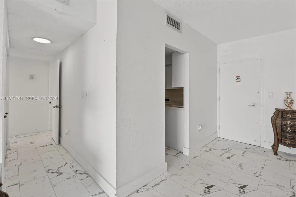 300 Bayview Dr, Sunny Isles Beach, FL 33160
