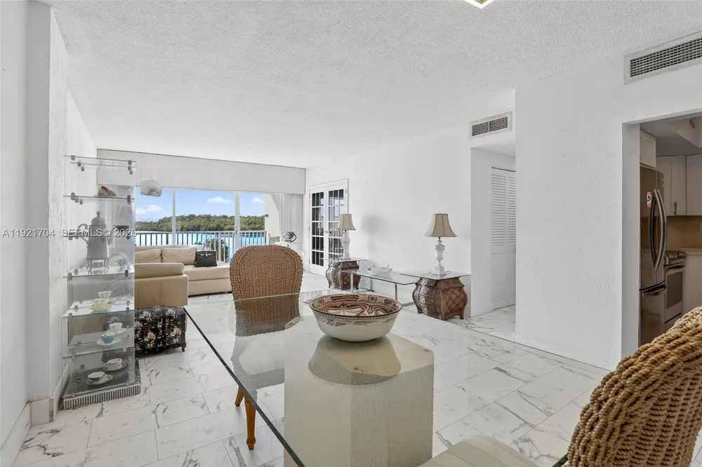300 Bayview Dr, Sunny Isles Beach, FL 33160