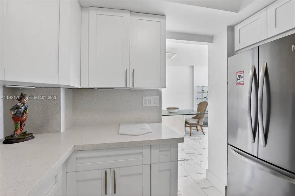 300 Bayview Dr, Sunny Isles Beach, FL 33160