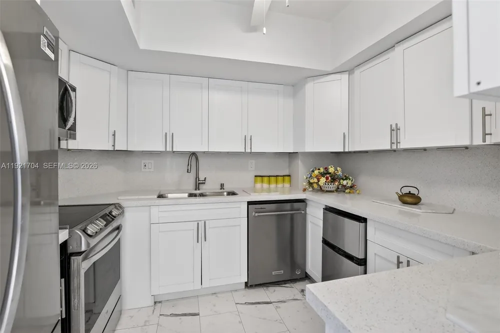 300 Bayview Dr, Sunny Isles Beach, FL 33160