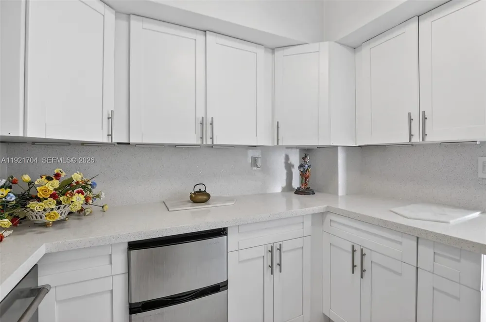 300 Bayview Dr, Sunny Isles Beach, FL 33160