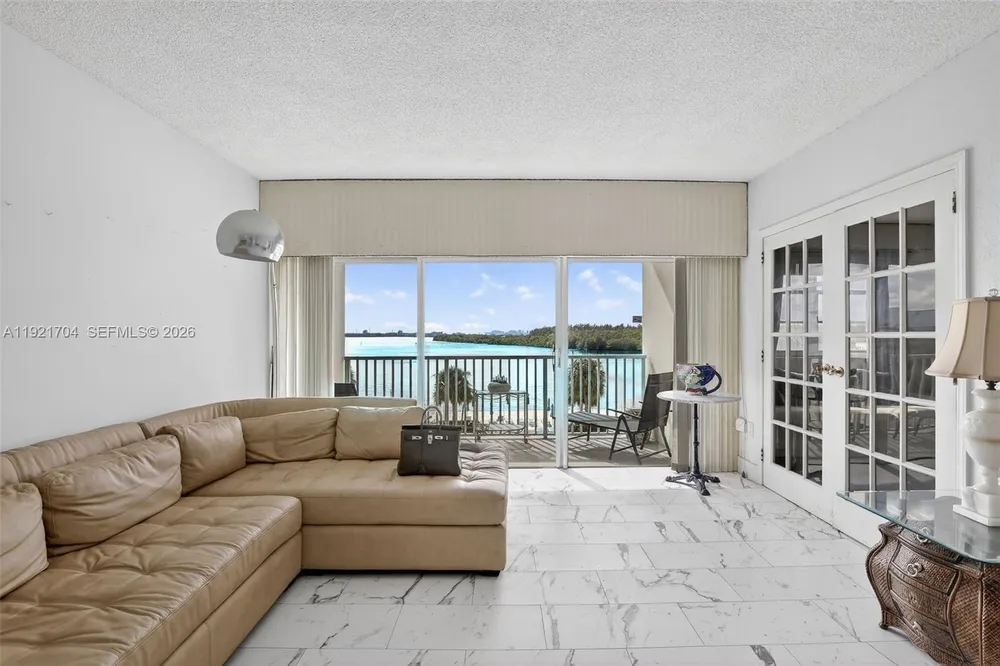300 Bayview Dr, Sunny Isles Beach, FL 33160
