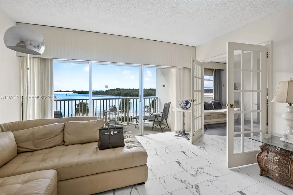 300 Bayview Dr, Sunny Isles Beach, FL 33160