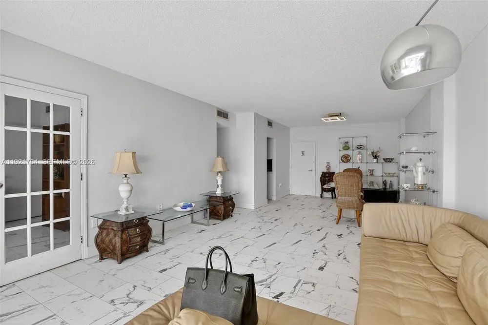 300 Bayview Dr, Sunny Isles Beach, FL 33160