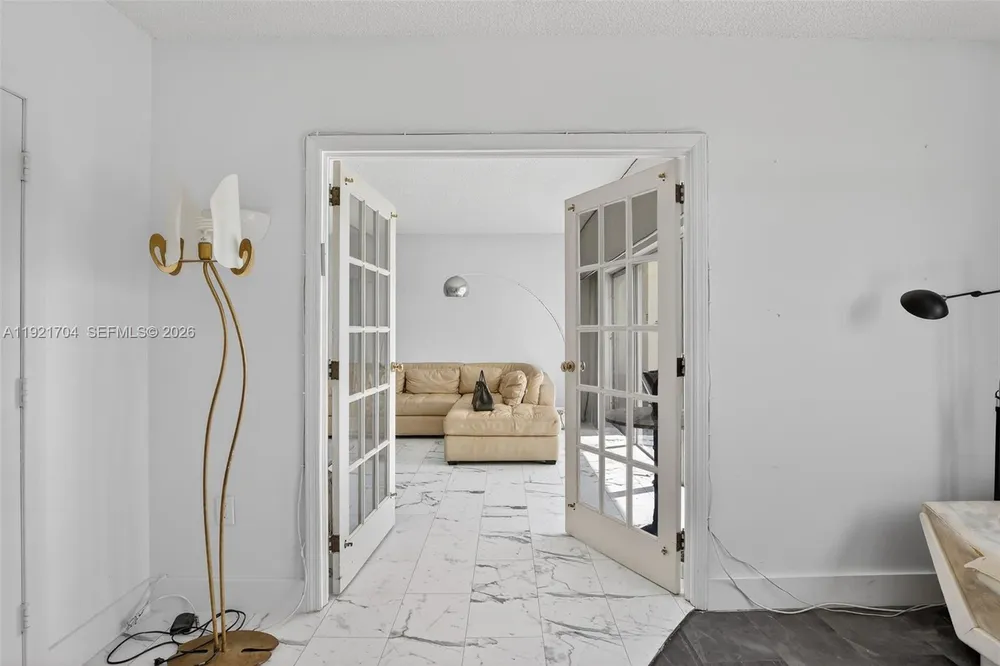 300 Bayview Dr, Sunny Isles Beach, FL 33160