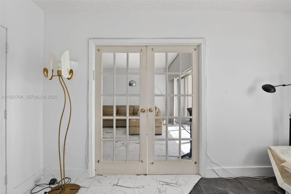 300 Bayview Dr, Sunny Isles Beach, FL 33160