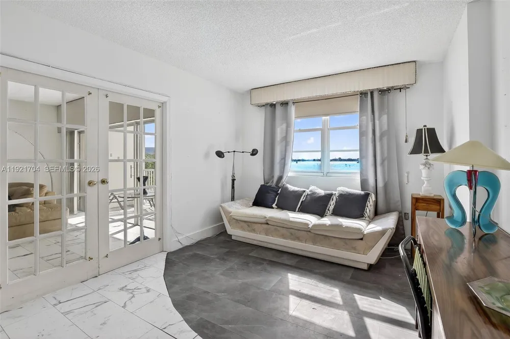300 Bayview Dr, Sunny Isles Beach, FL 33160