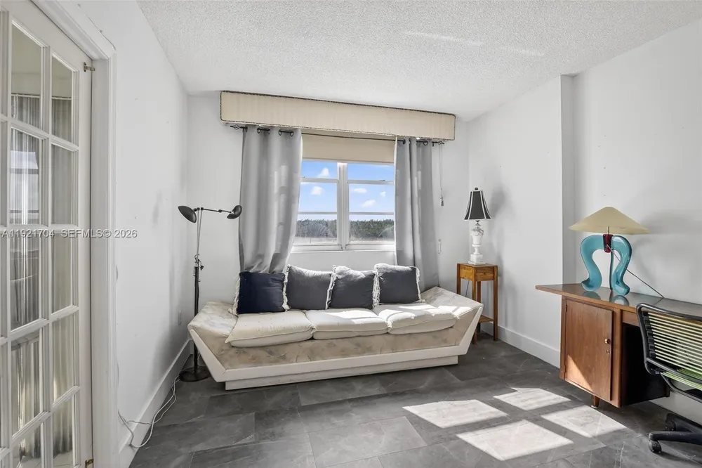 300 Bayview Dr, Sunny Isles Beach, FL 33160