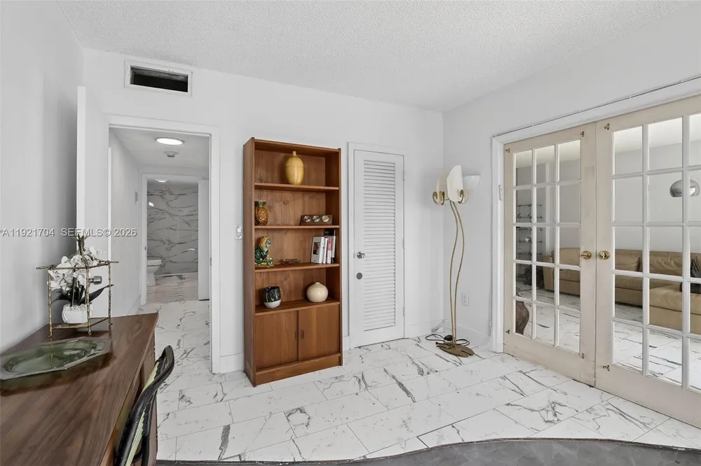 300 Bayview Dr, Sunny Isles Beach, FL 33160