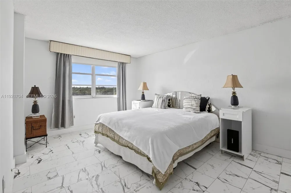 300 Bayview Dr, Sunny Isles Beach, FL 33160