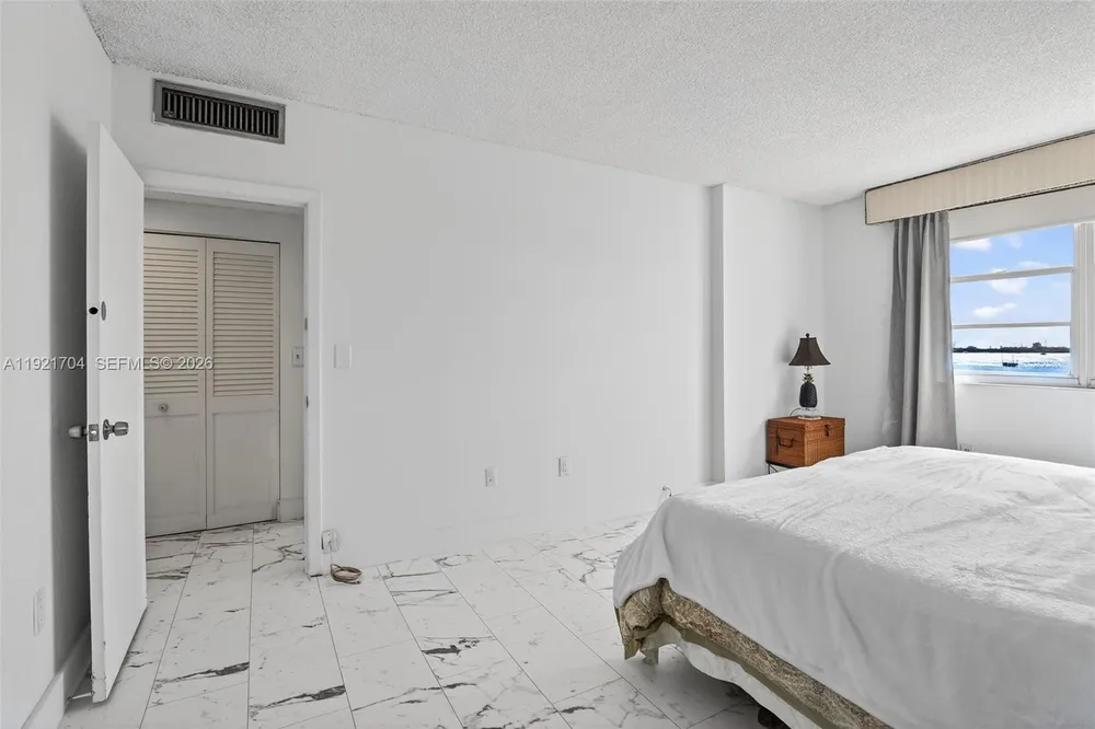 300 Bayview Dr, Sunny Isles Beach, FL 33160