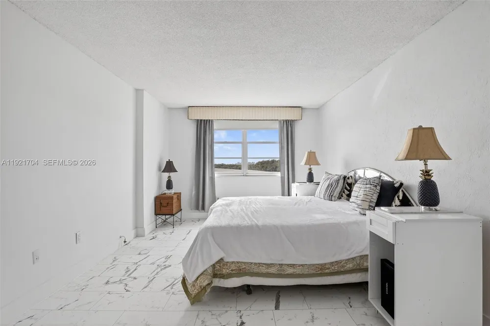 300 Bayview Dr, Sunny Isles Beach, FL 33160