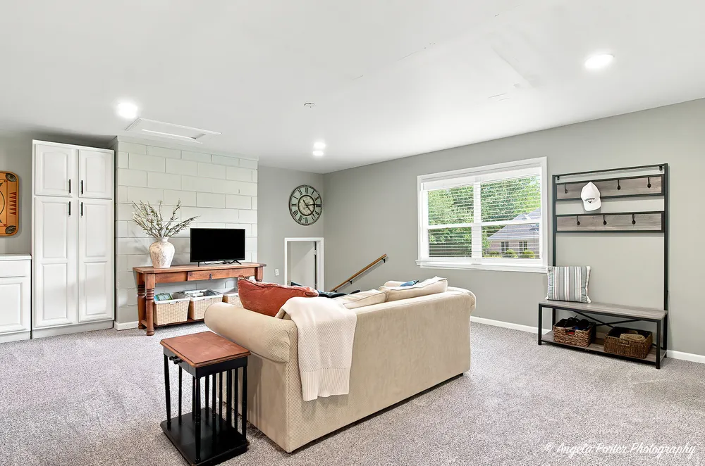152 Foxwood Ln, Barrington, IL 60010