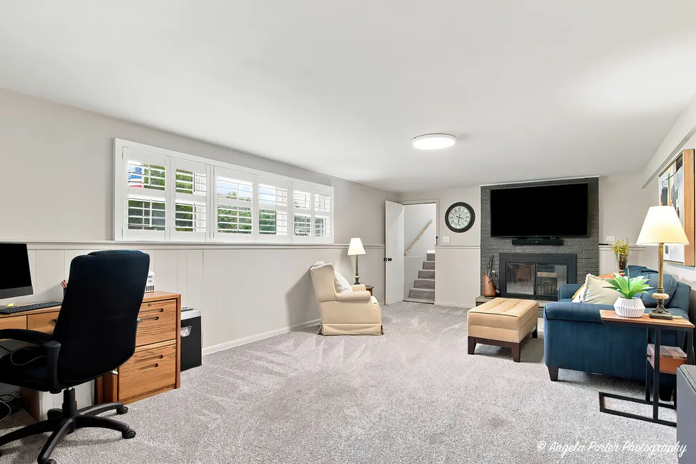 152 Foxwood Ln, Barrington, IL 60010