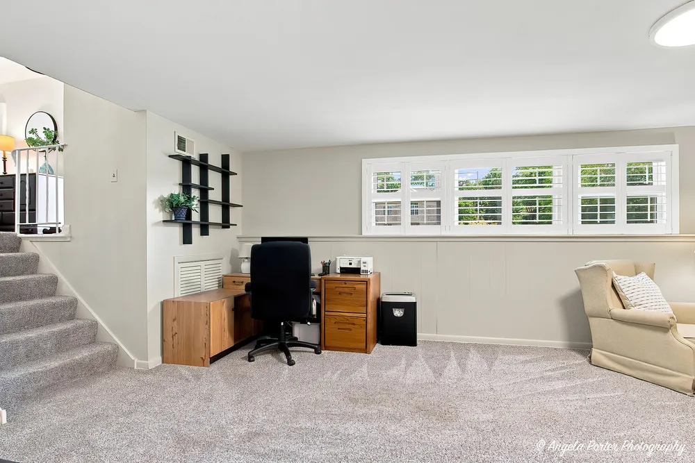 152 Foxwood Ln, Barrington, IL 60010