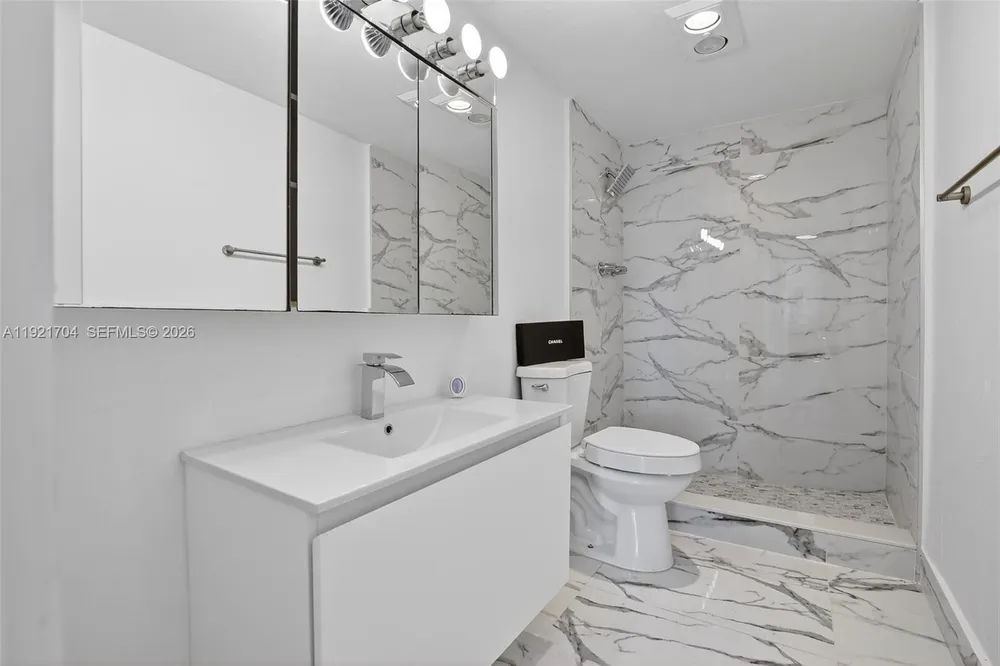 300 Bayview Dr, Sunny Isles Beach, FL 33160