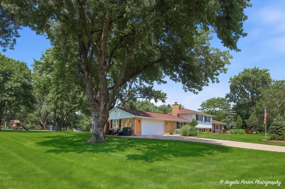 152 Foxwood Ln, Barrington, IL 60010