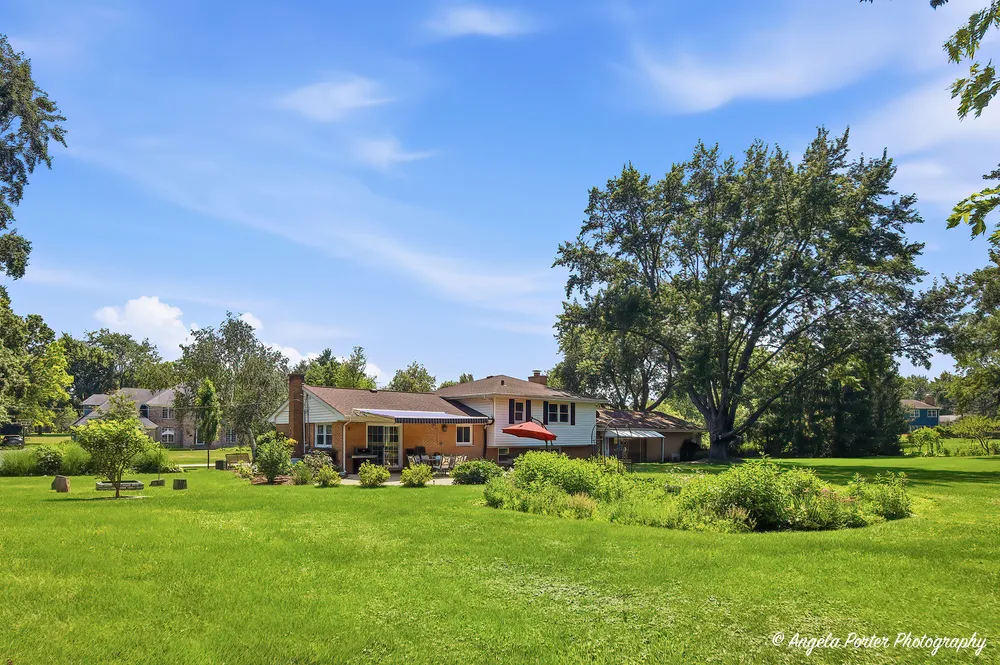 152 Foxwood Ln, Barrington, IL 60010