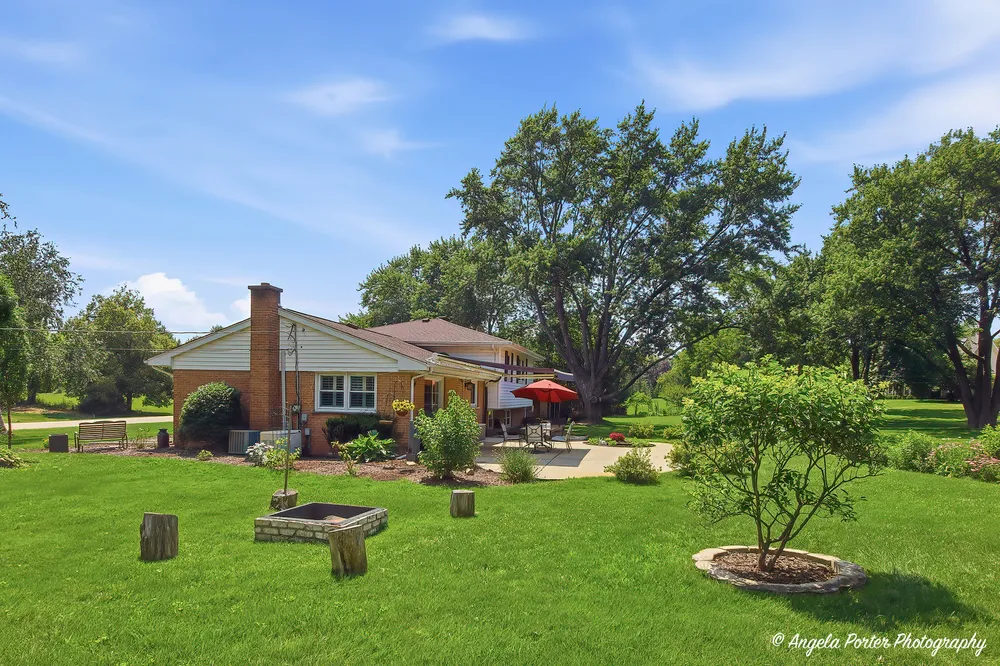 152 Foxwood Ln, Barrington, IL 60010