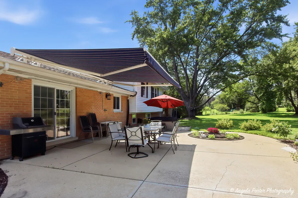 152 Foxwood Ln, Barrington, IL 60010