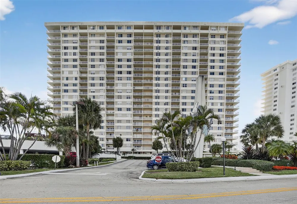 300 Bayview Dr, Sunny Isles Beach, FL 33160
