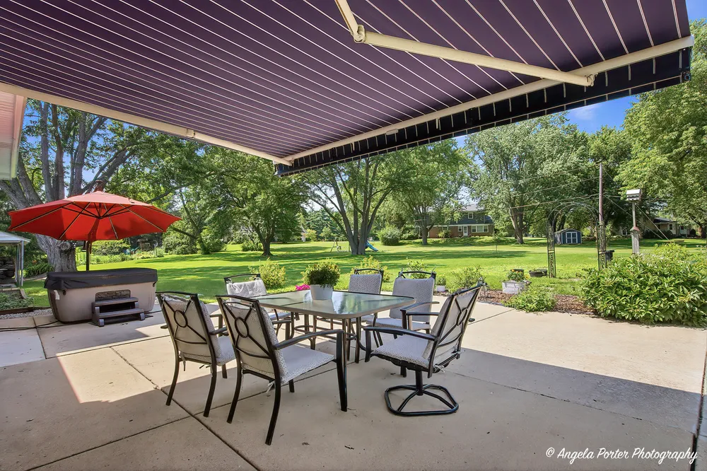 152 Foxwood Ln, Barrington, IL 60010
