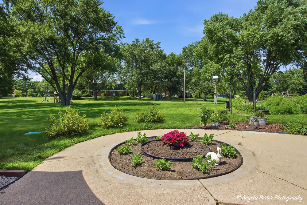 152 Foxwood Ln, Barrington, IL 60010