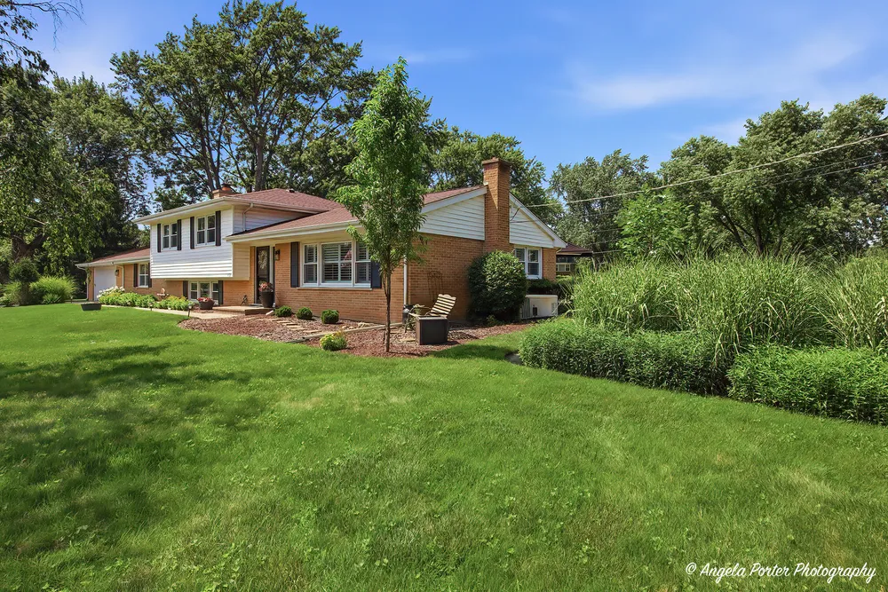 152 Foxwood Ln, Barrington, IL 60010