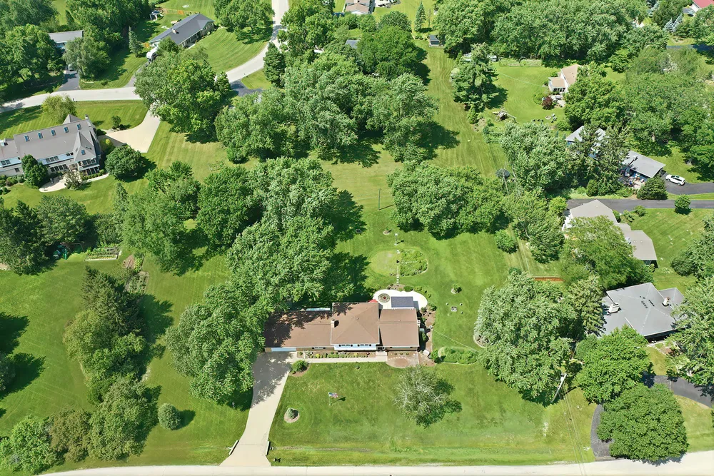 152 Foxwood Ln, Barrington, IL 60010