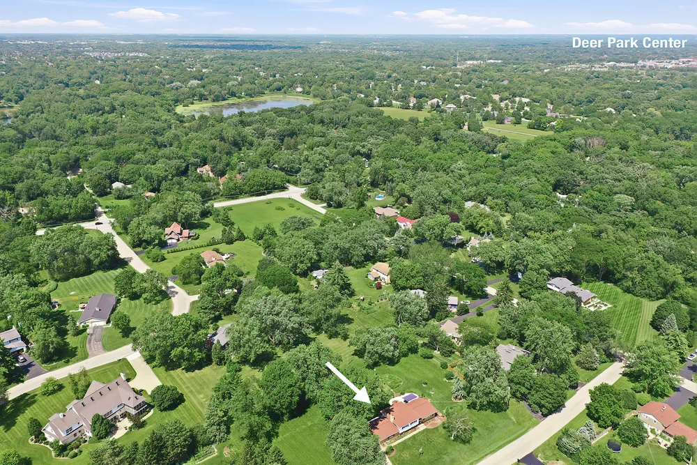 152 Foxwood Ln, Barrington, IL 60010