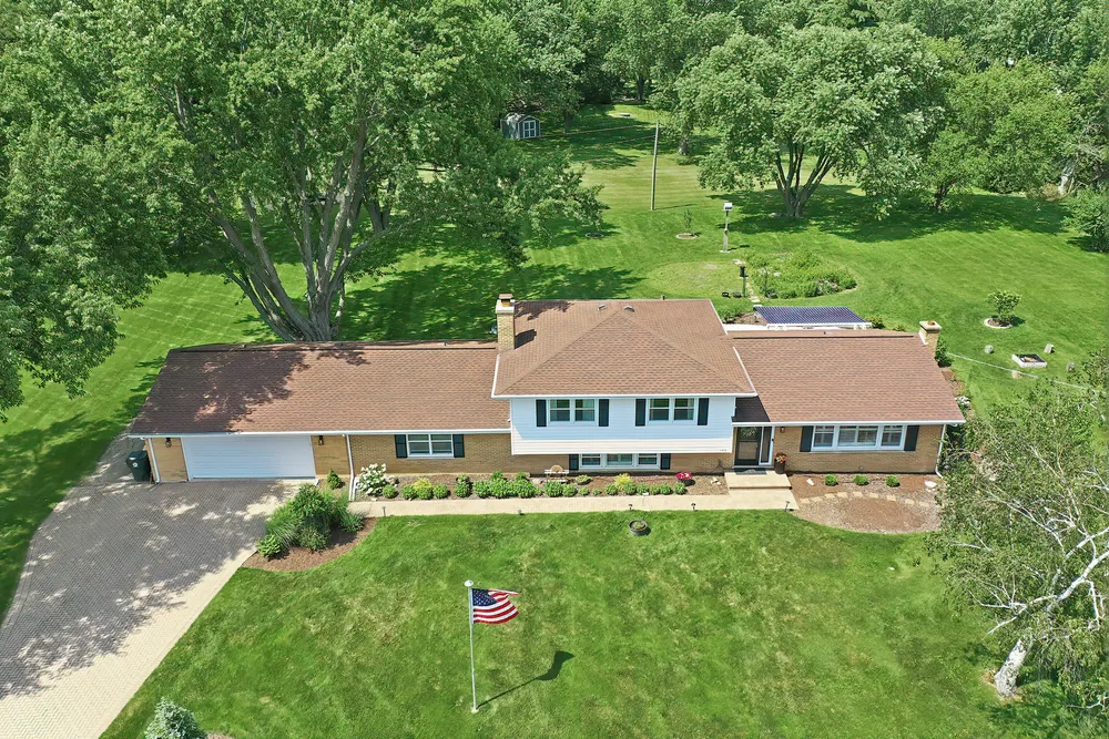 152 Foxwood Ln, Barrington, IL 60010