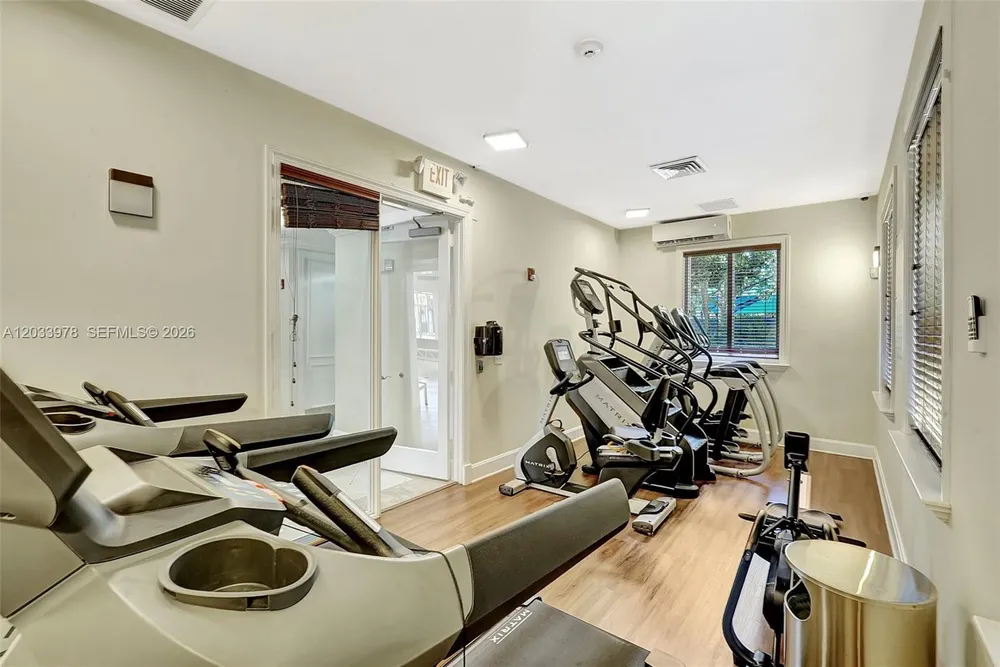 3340 NE 190th St, Aventura, FL 33180